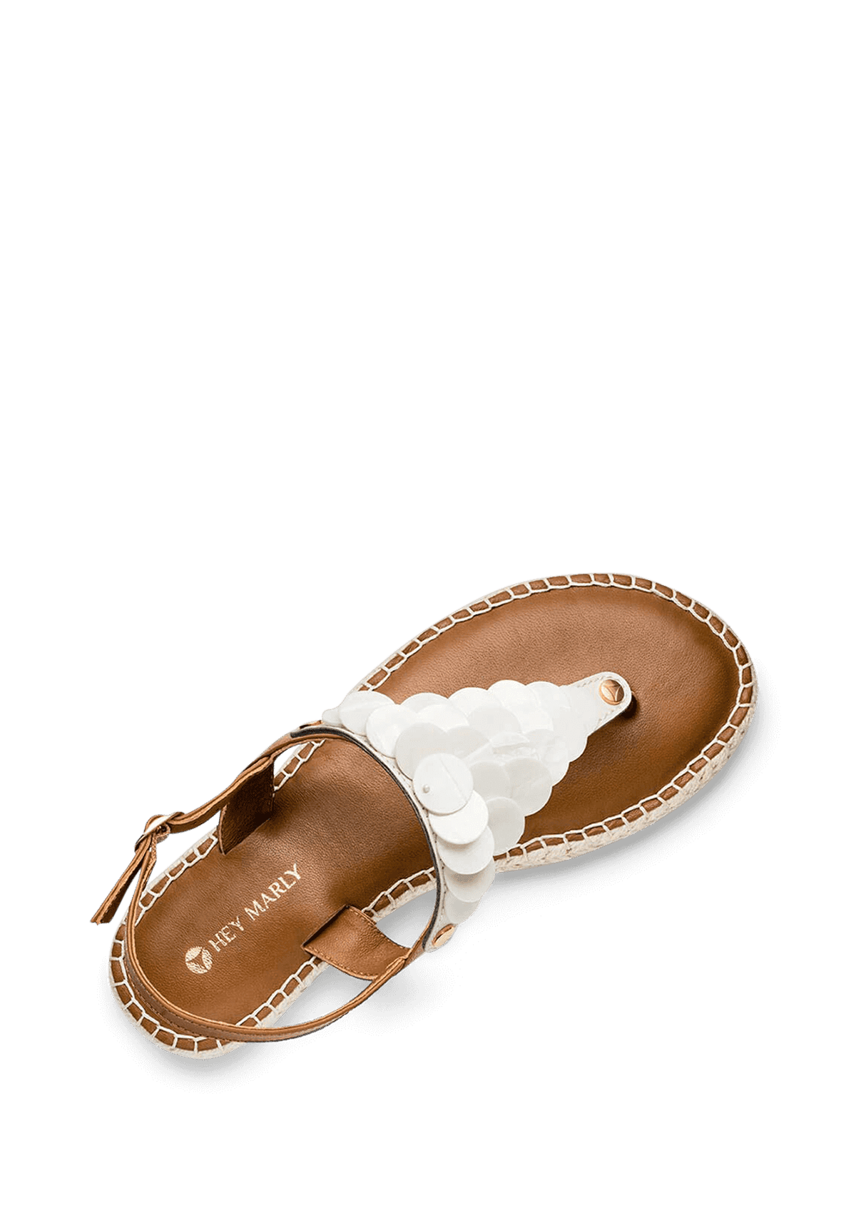 Seitenansicht auf neutralem Hintergrund des Produktes Shiny Plate in der Farbe Classic Bast Cognac
