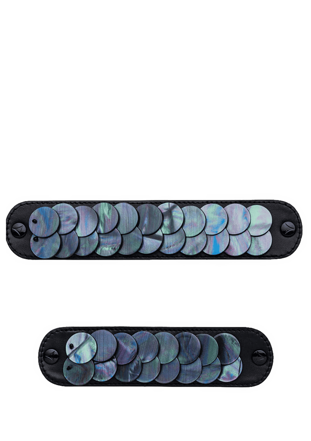 Frontalansicht auf neutralem Hintergrund des Produktes Shiny Plate in der Farbe Black