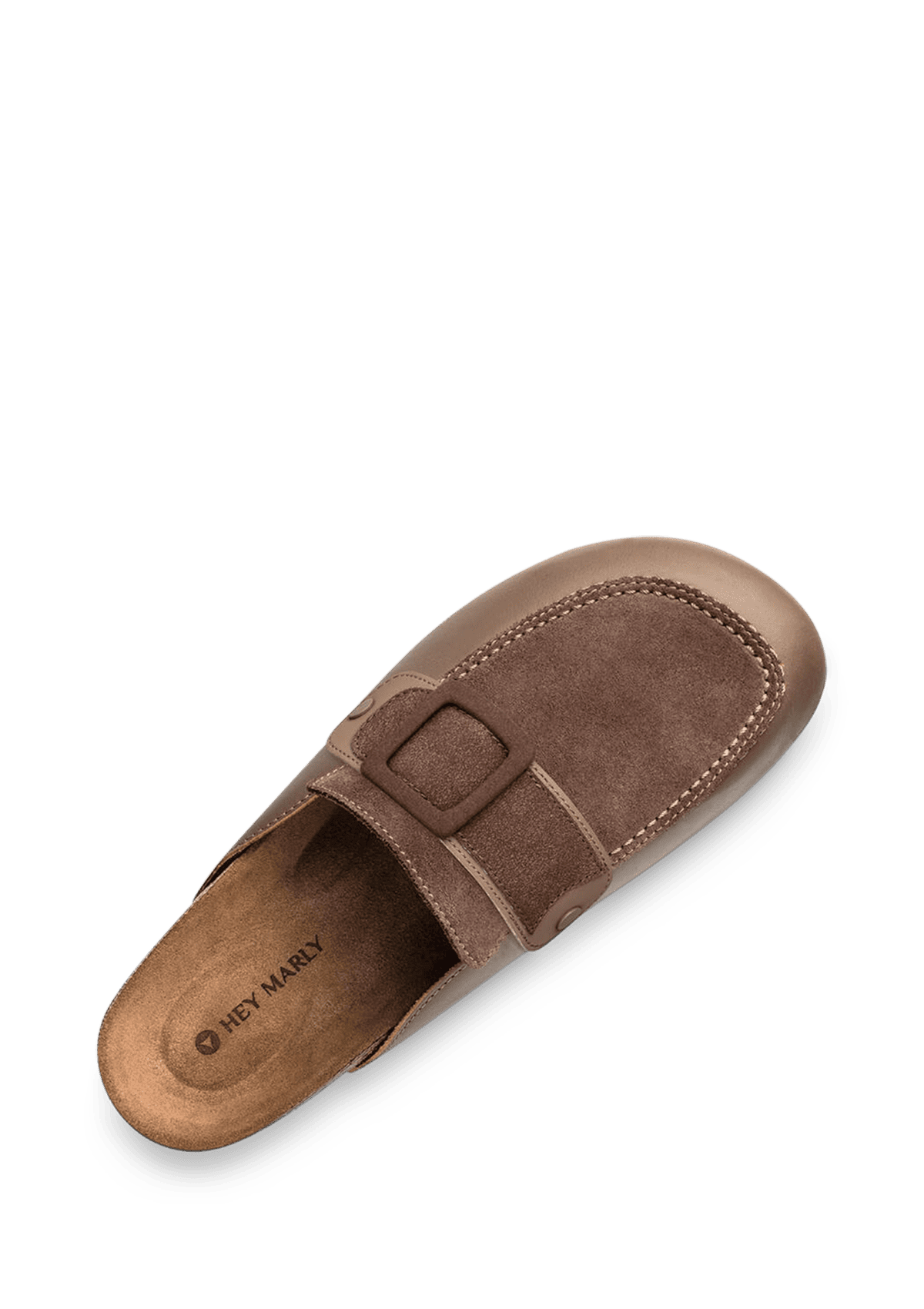 Seitenansicht auf neutralem Hintergrund des Produktes Comfy Classic in der Farbe Cloafer Mocha