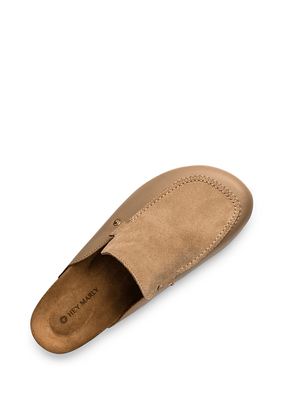 Seitenansicht auf neutralem Hintergrund des Produktes Cloafer in der Farbe Sand