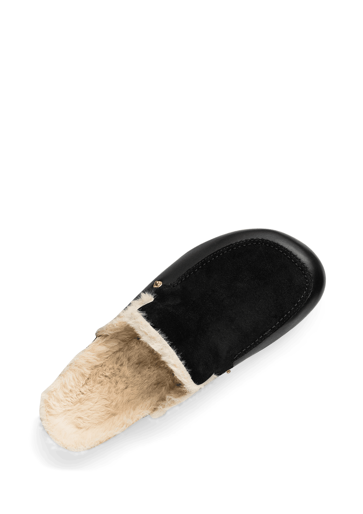 Seitenansicht auf neutralem Hintergrund des Produktes Cloafer Fur in der Farbe Black