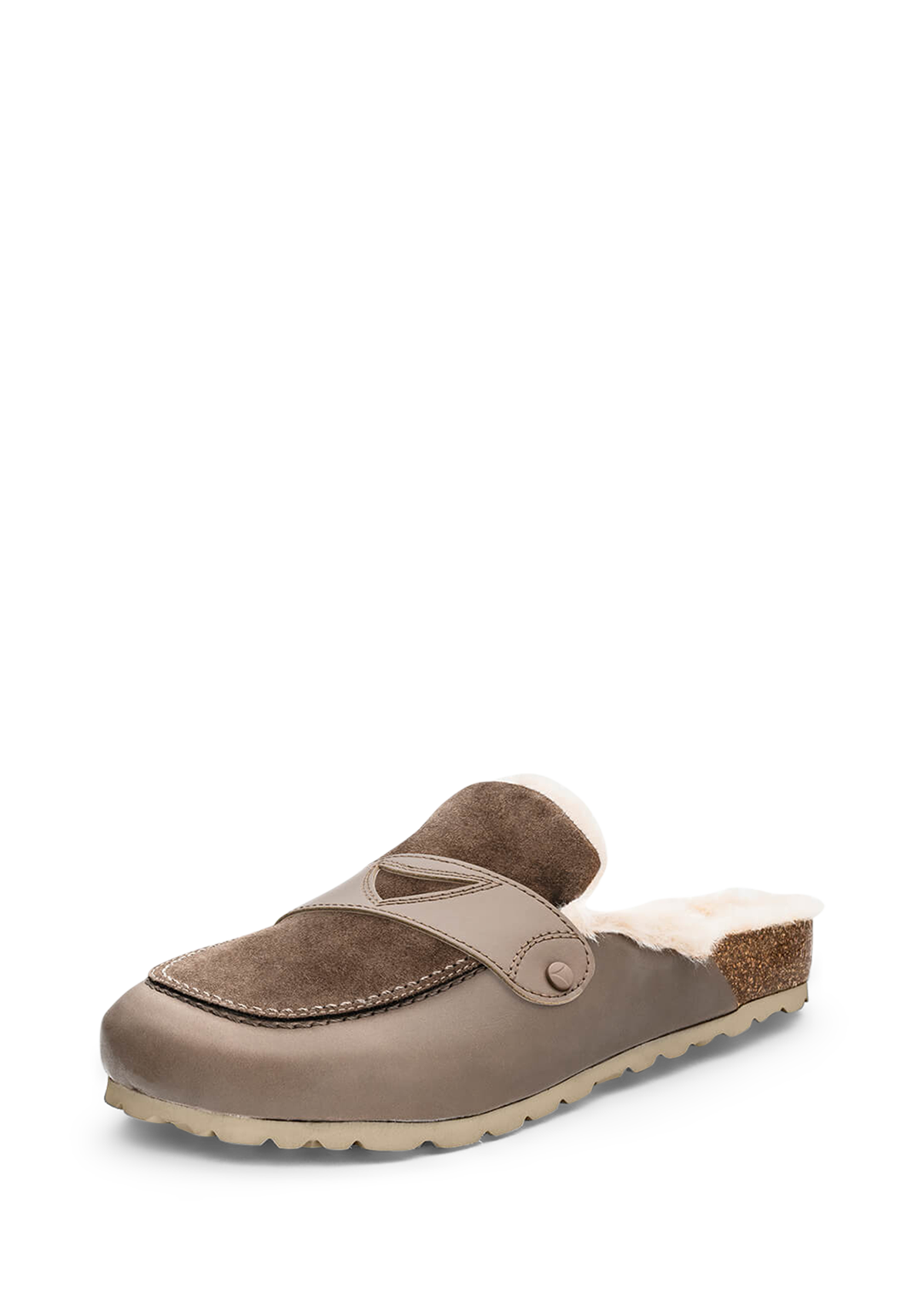 Frontalansicht auf neutralem Hintergrund des Produktes Plain Penny in der Farbe Cloafer Fur Mocha