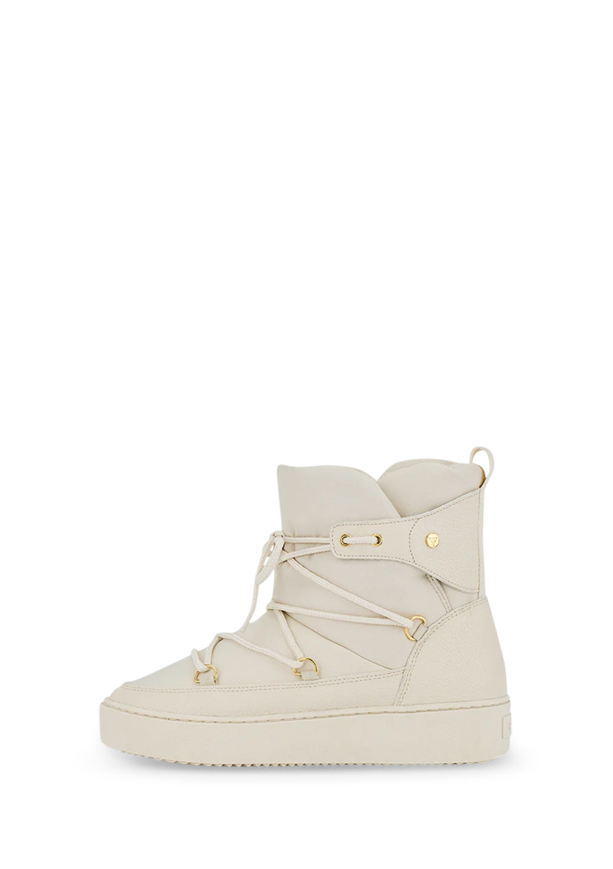 Seitenansicht auf neutralem Hintergrund des Produktes Cozy Lace Up in der Farbe Crema