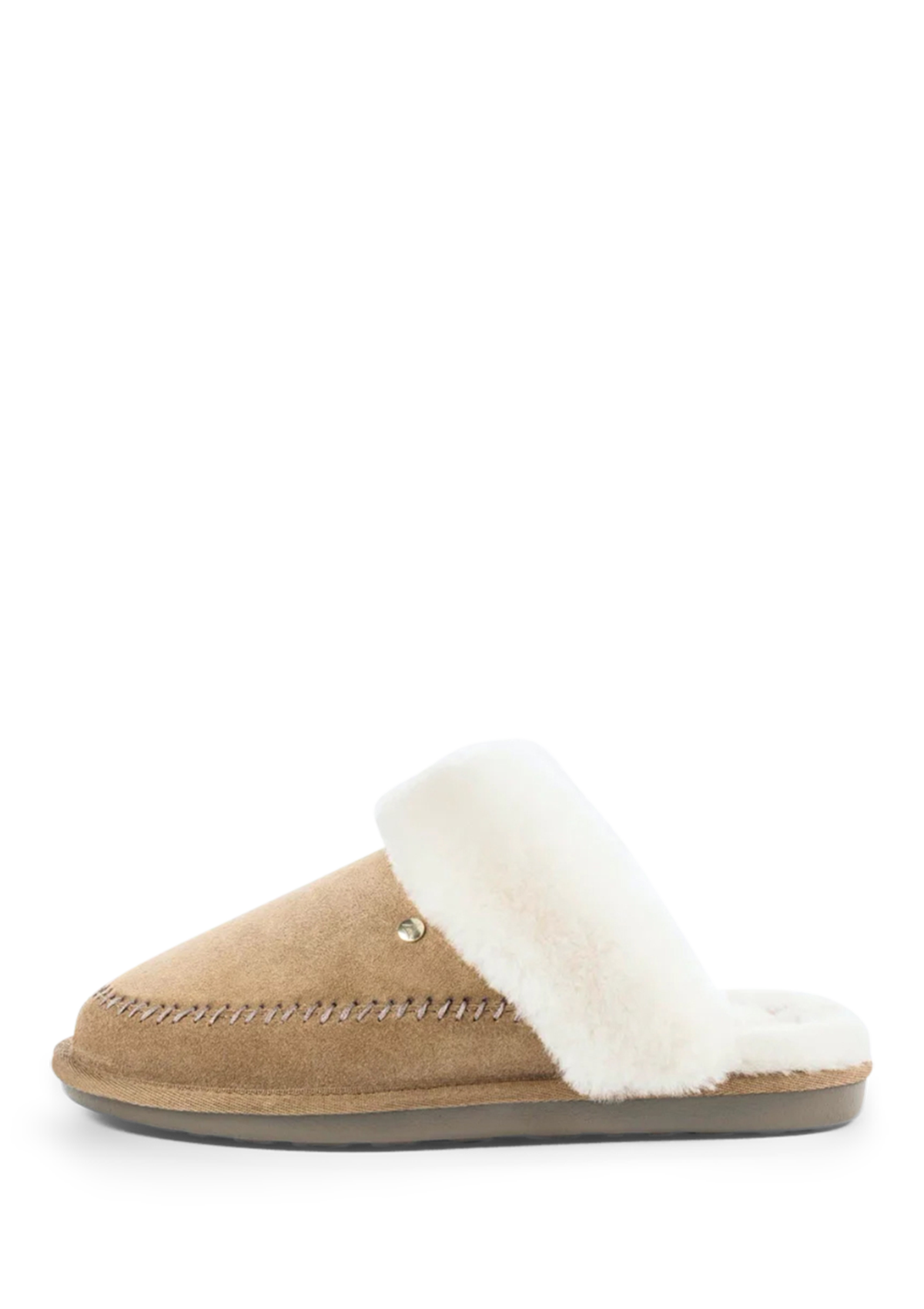 Seitenansicht auf neutralem Hintergrund des Produktes Slipper Cushy in der Farbe Chestnut