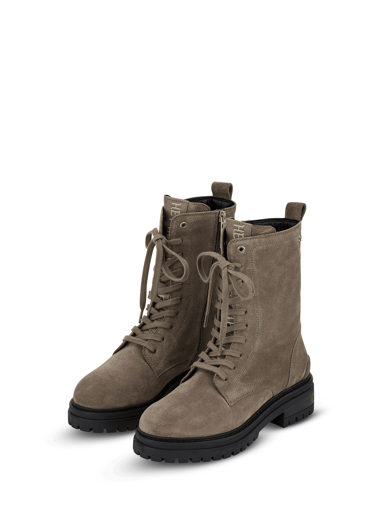 Produktabbildung auf neutralem Hintergrund des Produktes Signature Boot Suede in der Farbe Mocha