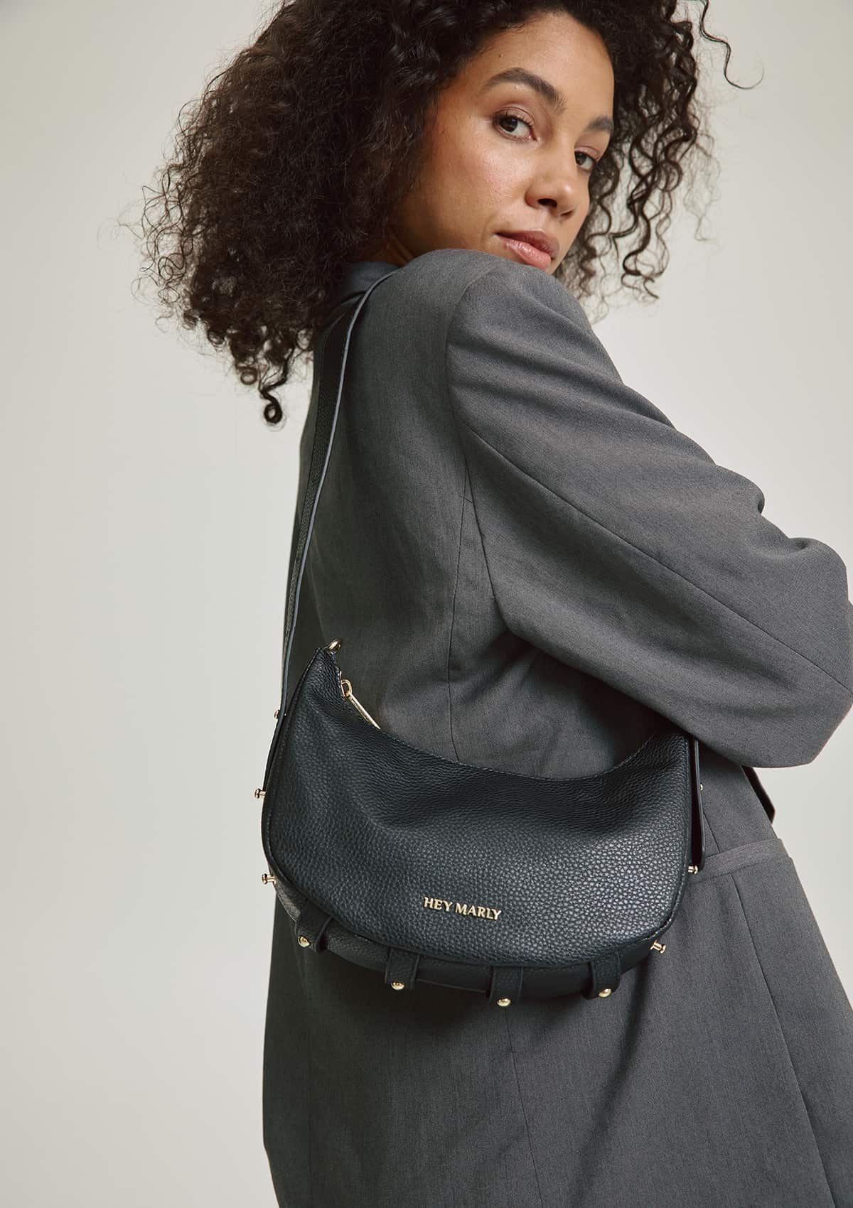 Produktabbildung auf neutralem Hintergrund des Produktes Lifetime Sister S in der Farbe Black in der Größe S