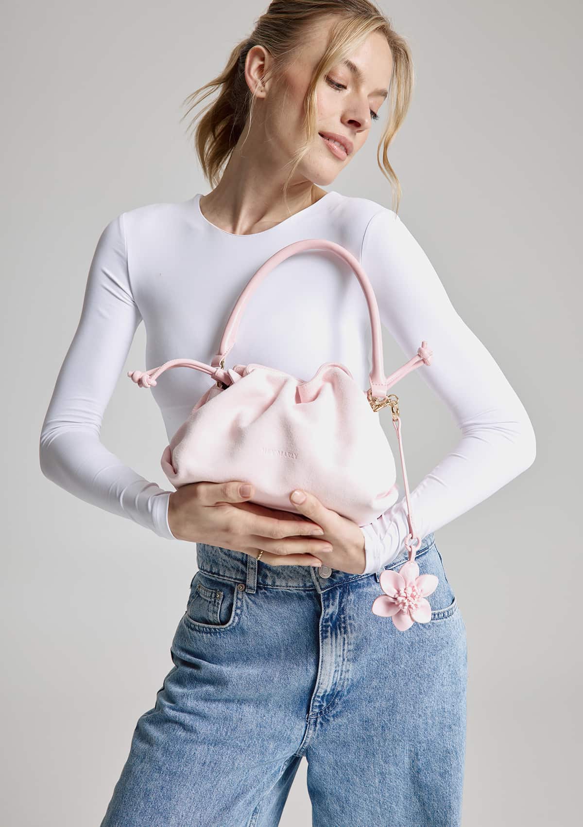 Produktabbildung auf neutralem Hintergrund des Produktes Flower Charm in der Farbe Rose Light