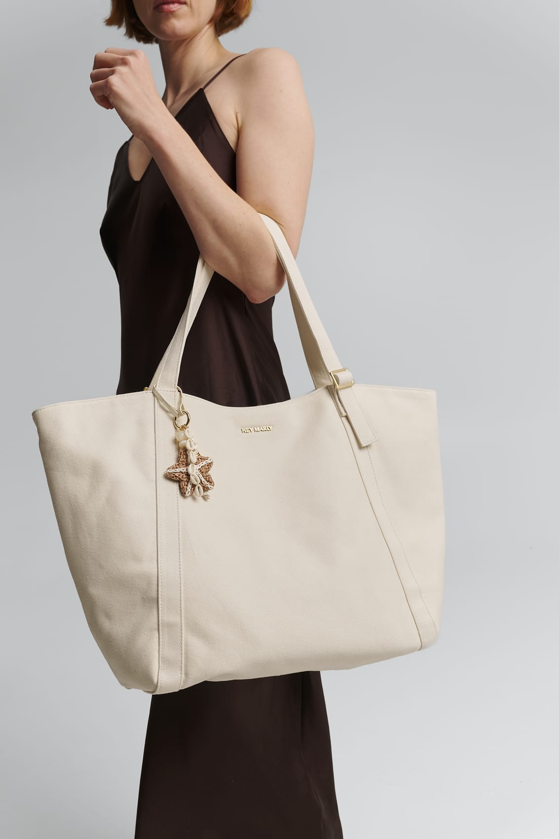 Produktabbildung auf neutralem Hintergrund des Produktes Sea Star Charm in der Farbe Sand-Crema