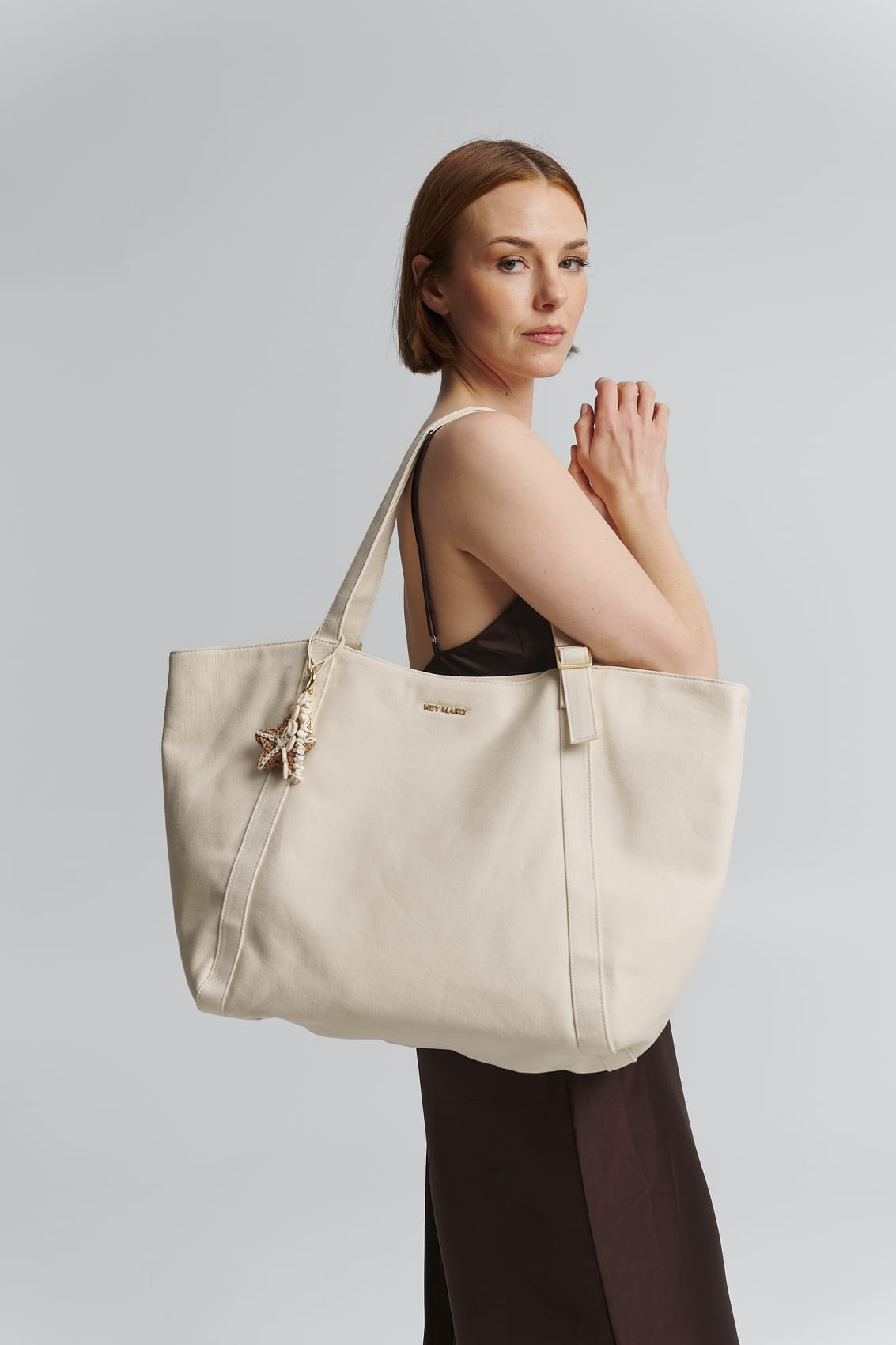 Produktabbildung auf neutralem Hintergrund des Produktes Sea Star Charm in der Farbe Sand-Crema