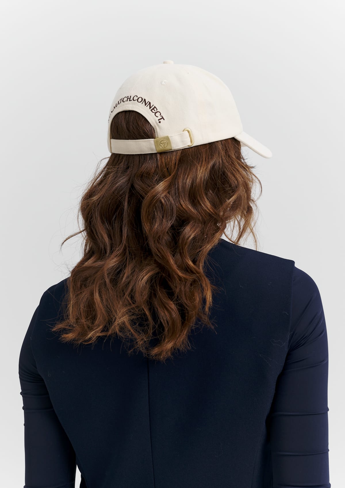 Tragebild mit Model auf neutralem Hintergrund des Produktes Hey Mate Cap