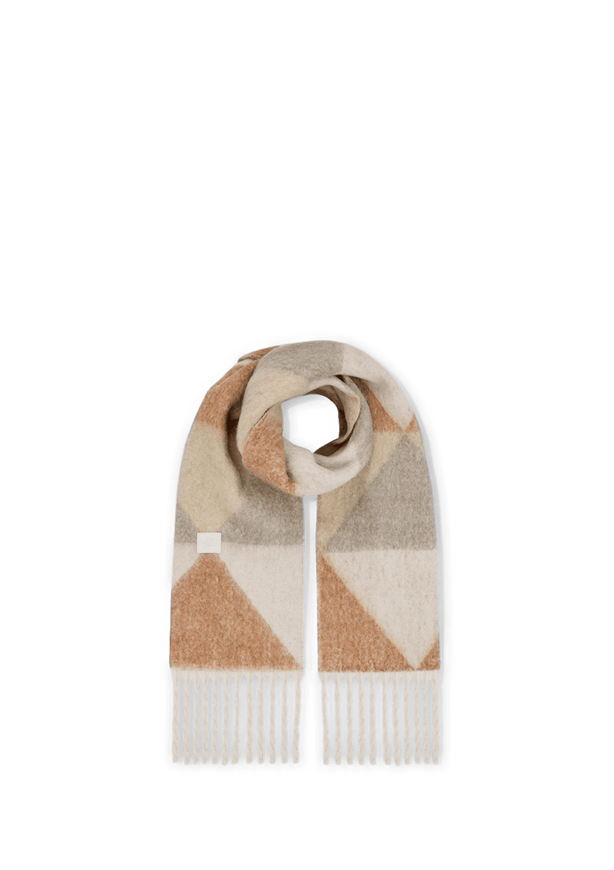 Seitenansicht auf neutralem Hintergrund des Produktes Cozy Scarf in der Farbe Crema