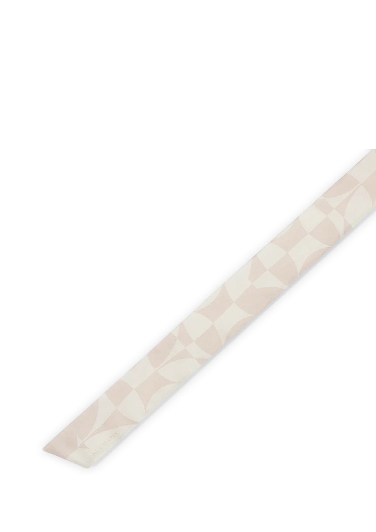 Frontalansicht auf neutralem Hintergrund des Produktes Silky Ribbon Logo Print in der Farbe Crema
