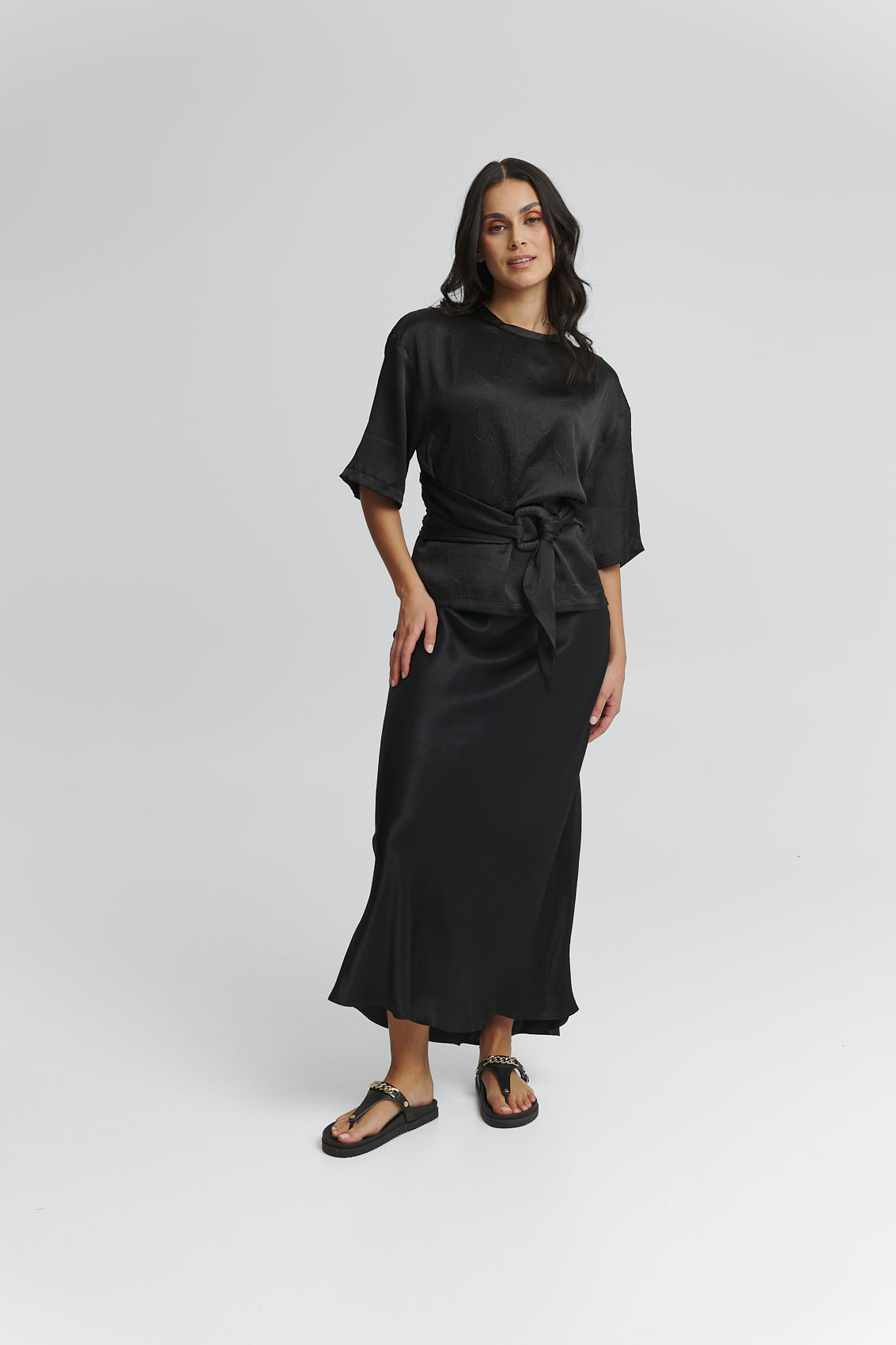 Gold Chain - Casual Clean Black