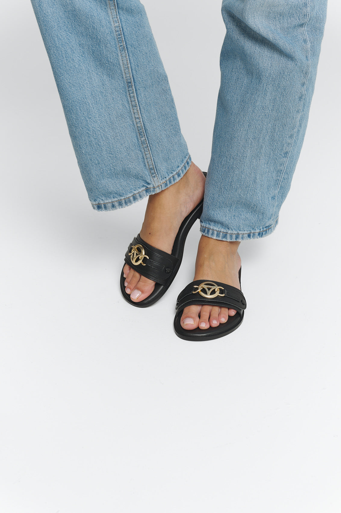 Golden Icon - Classic Black