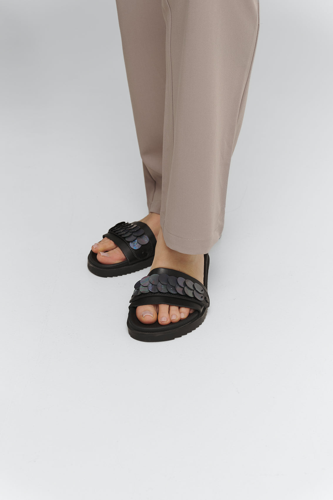 Shiny Plate - Casual Clean Black
