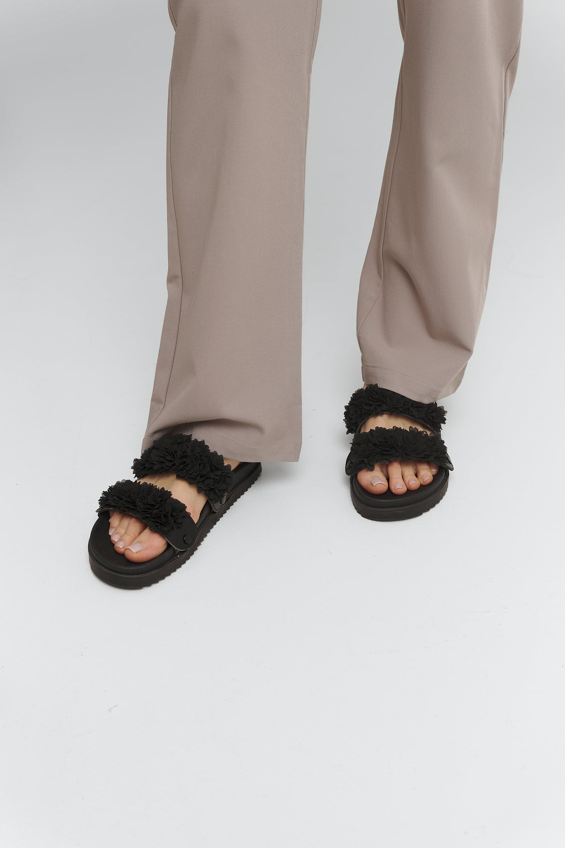Soft Flower - Casual Clean Black