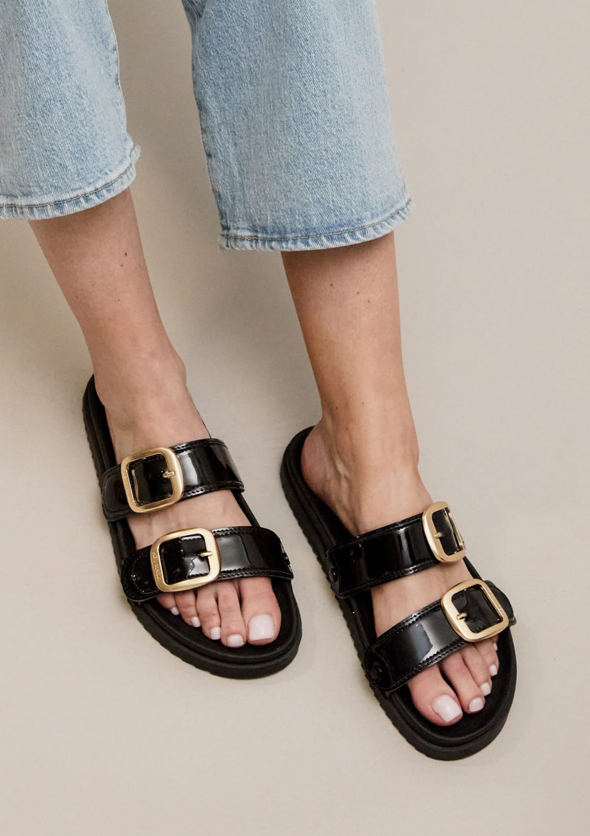 City Gloss - Casual Clean Black