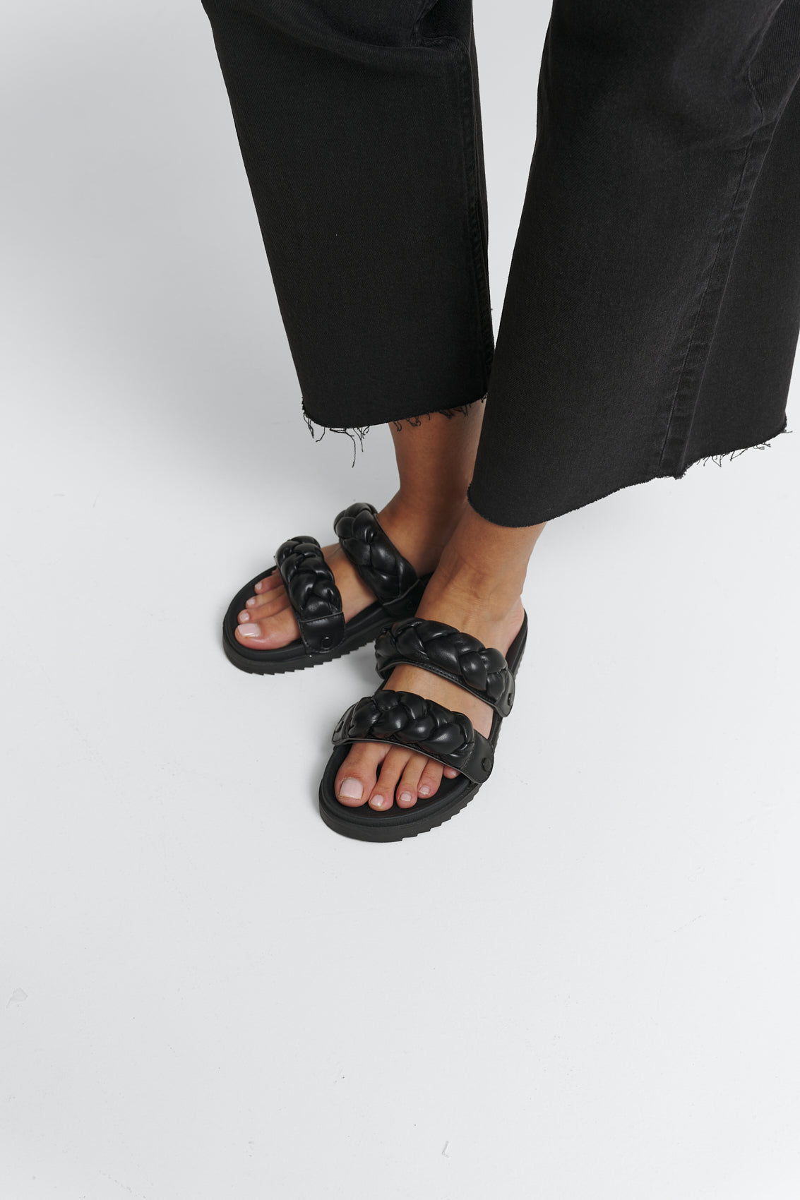 Braided - Casual Clean Black