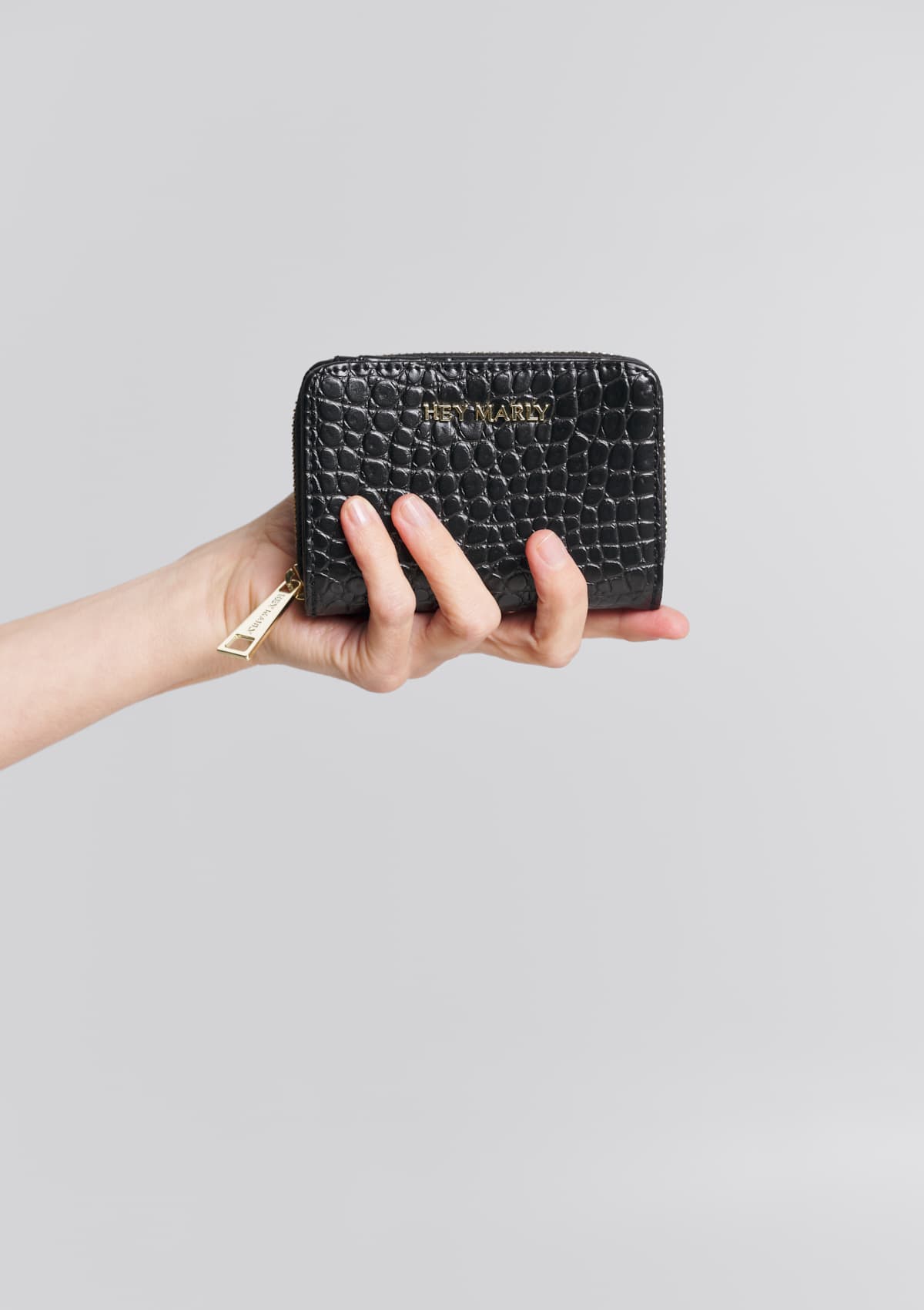 Produktabbildung auf neutralem Hintergrund des Produktes Sleek Petite Croco in der Farbe Black