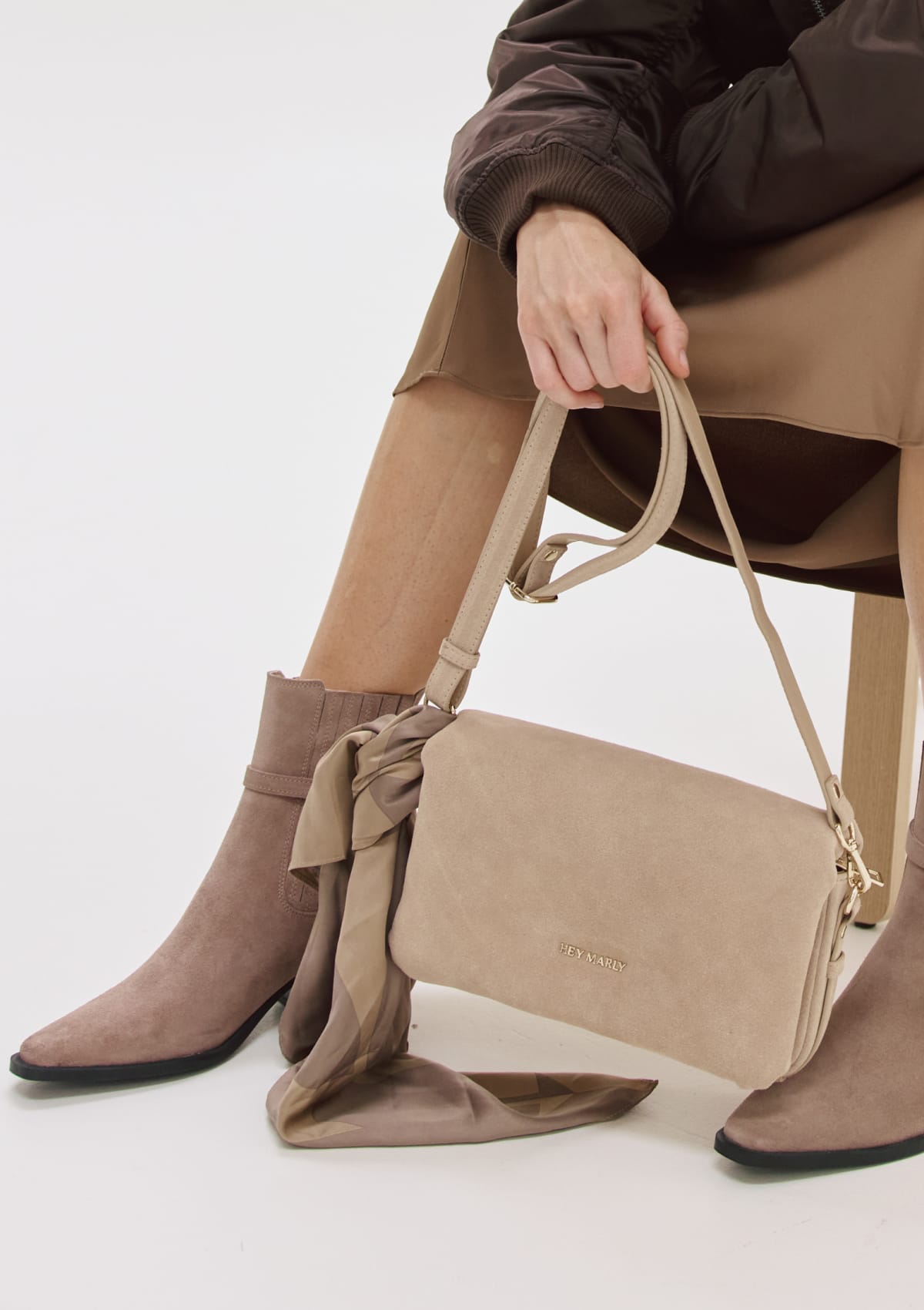Silky Star Logo Print - Mocha/Sand