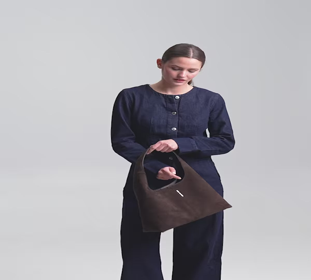 Produktabbildung auf neutralem Hintergrund des Produktes Alltime Lover Suede M in der Farbe Coffee in der Größe M