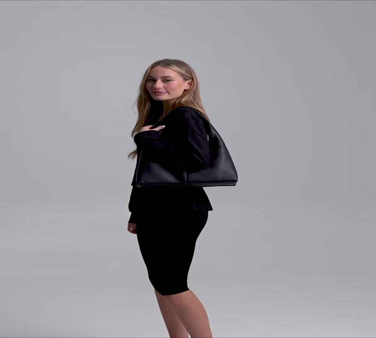 Produktabbildung auf neutralem Hintergrund des Produktes Alltime Lover M in der Farbe Black in der Größe M